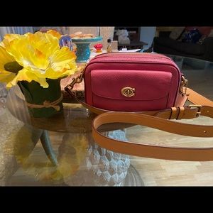 Coach - Willow Camera Bag- Rouge multi